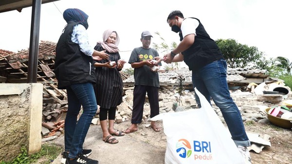 Gerak Cepat, BRI Salurkan Bantuan Untuk Warga Terdampak Gempa di Cianjur