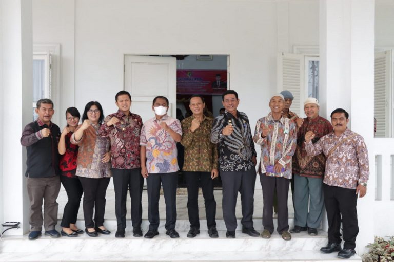 Pemkab Sergai Serahkan Bantuan Alat Produksi Bagi Pelaku Usaha dan Kelembagaan Koperasi