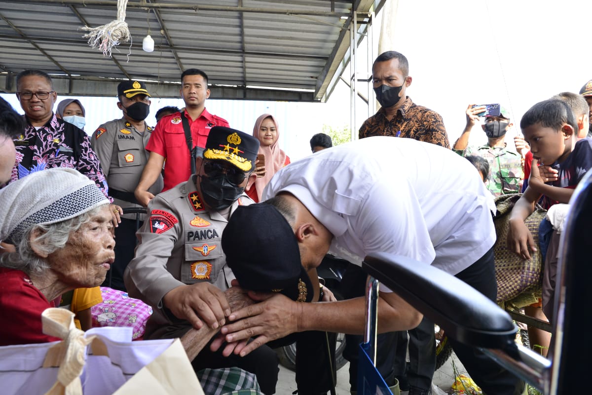 Kapolda Sumut Tinjau Penanganan Banjir dan Serahkan Bantuan di Batubara