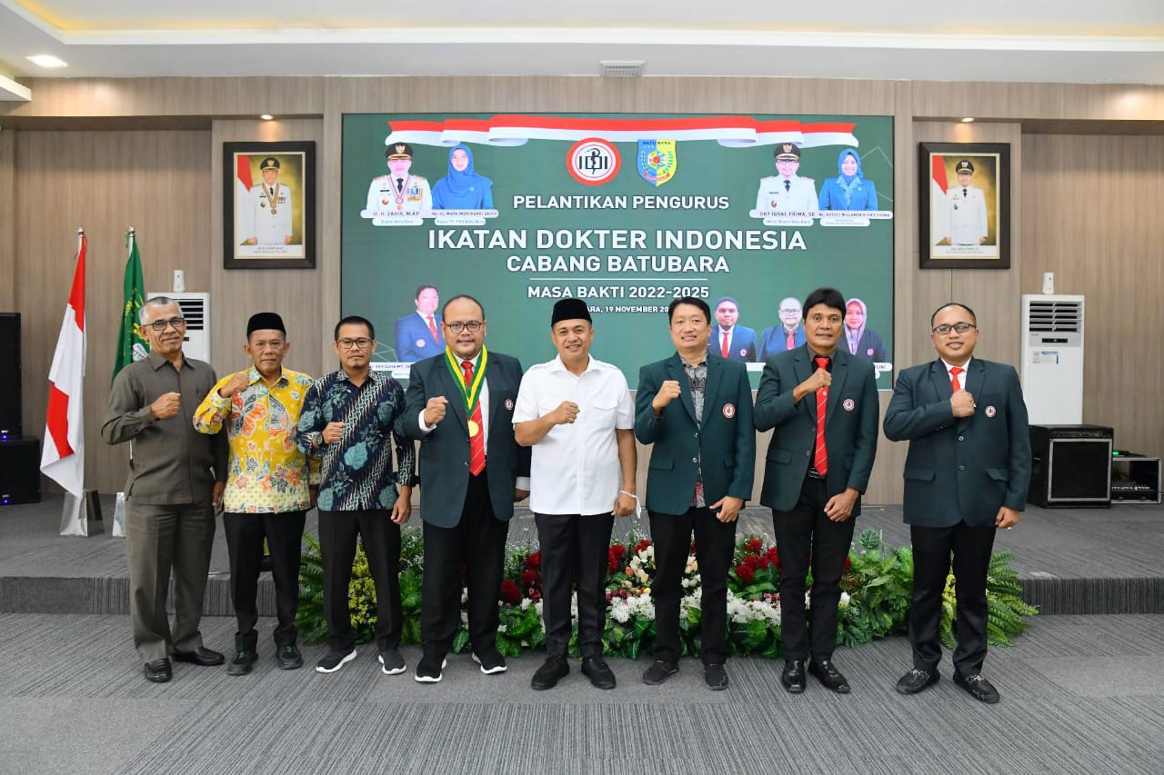 Pengurus IDI Batubara Periode 2022-2025 Dilantik, Bupati Berikan Medali Tanda Terima Jabatan