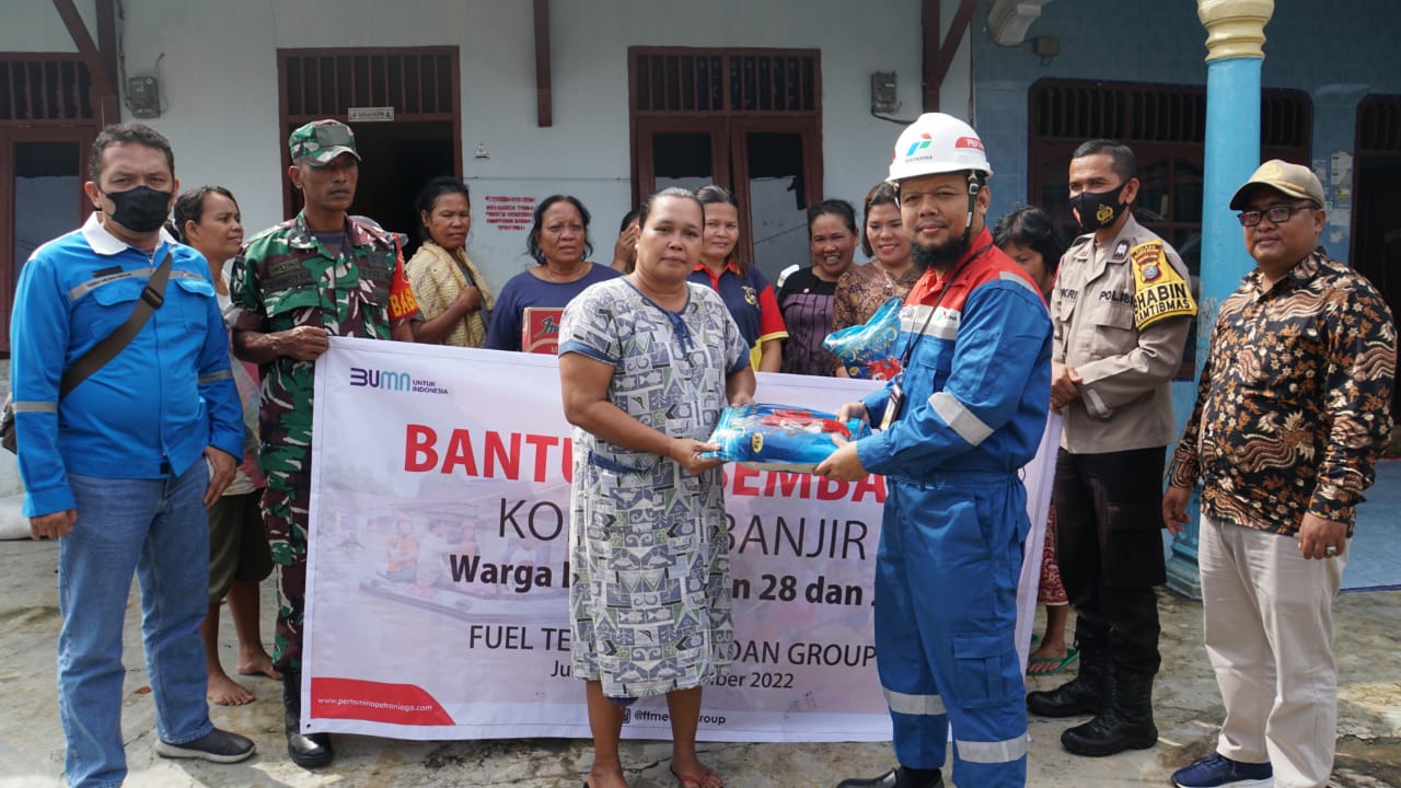 Bentuk Kepedulian Terhadap Masyarakat, Pertamina Salurkan Bantuan Sembako Bagi Korban Banjir di Medan