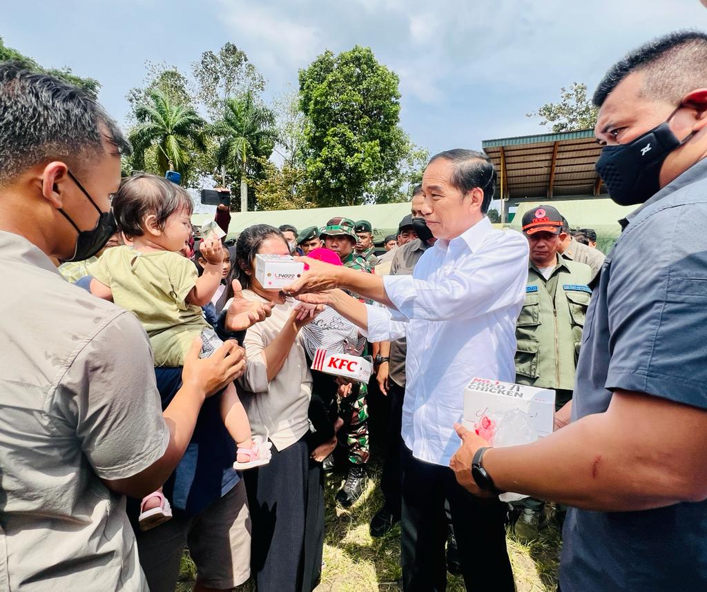 Presiden Jokowi Kunjungi Korban Gempa di Cianjur, Pemerintah akan Bantu Perbaiki Rumah Warga yang Rusak