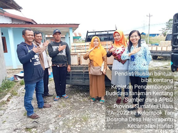 Kelompok Tani di Samosir Terima Bantuan Bibit Kentang dan Pupuk Organik