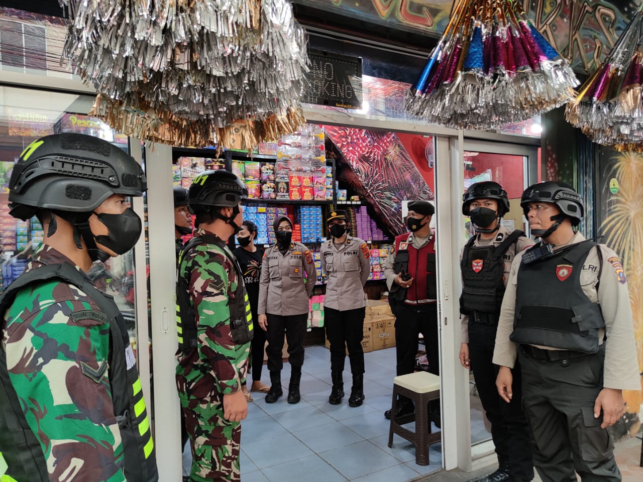 Ops Lilin Toba 2022, Tim Gabungan Beri Imbauan ke Pemilik Toko Petasan