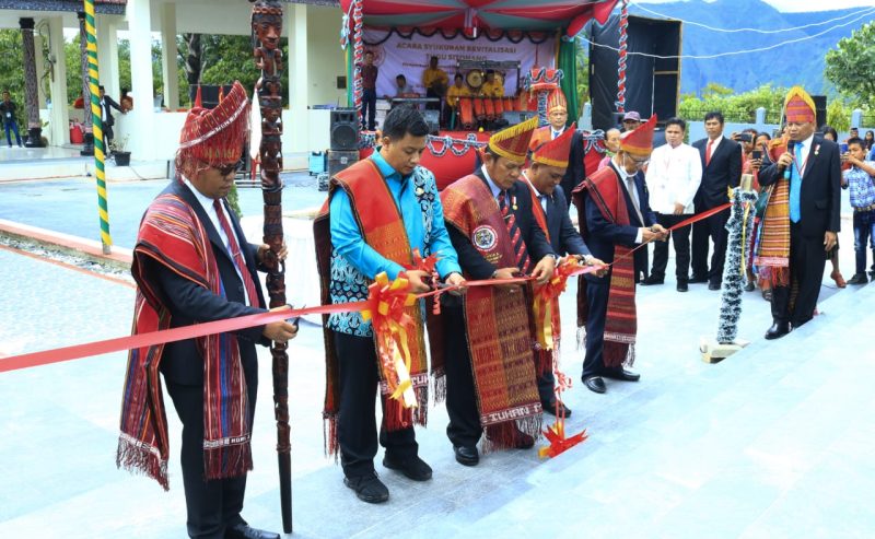 Hadiri Peresmian Revitalisasi Tugu Sitohang, Ini Harapan Bupati Samosir