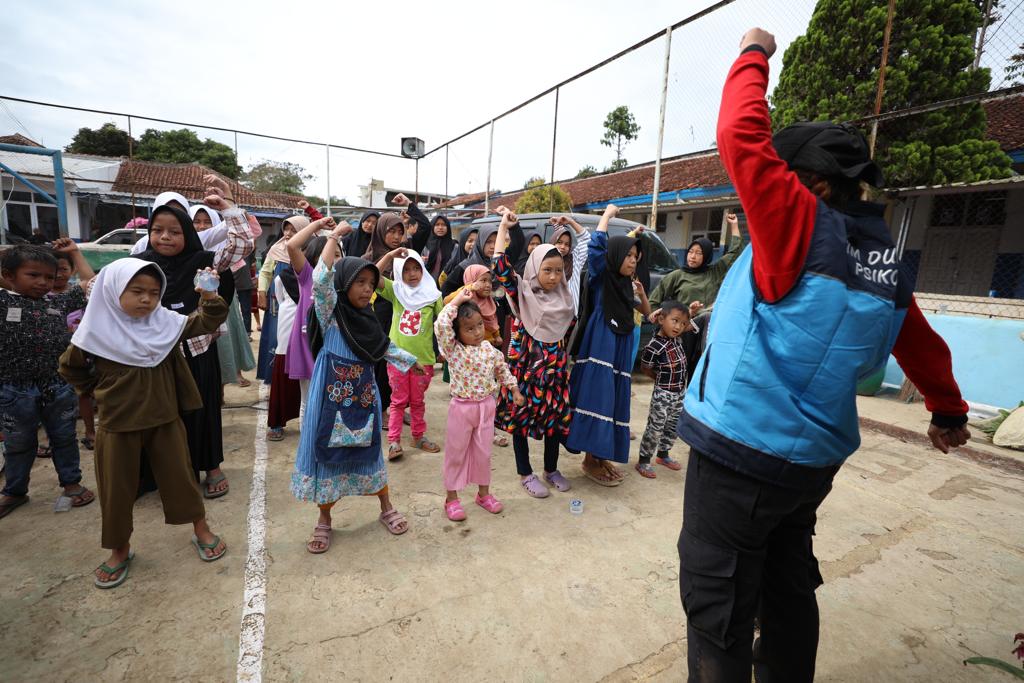 Anak-anak Pengungsian Gempa Bumi M 5.6 Cianjur Kembali Bersekolah