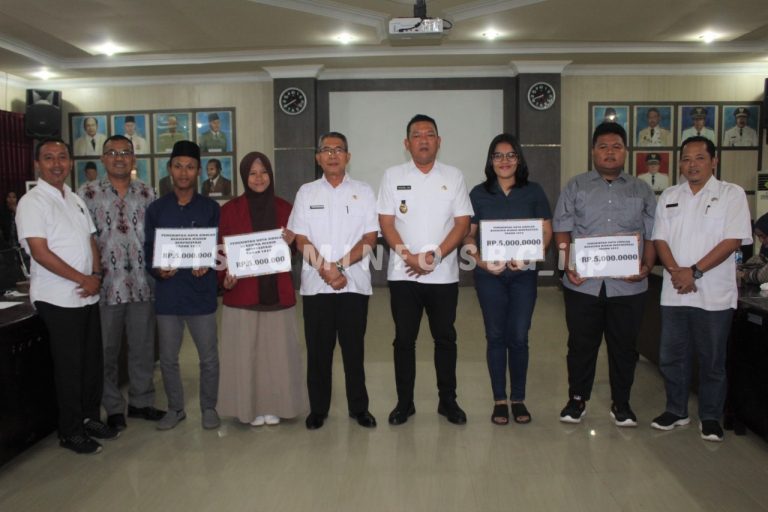 Pemko Sibolga Salurkan Beasiswa pada 60 Mahasiswa