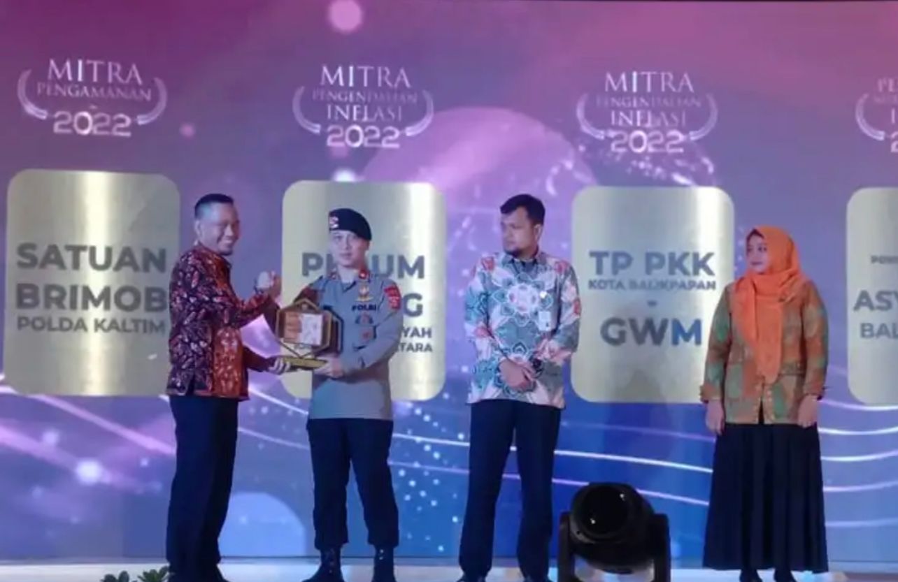 Brimob Polda Kaltim Terima Penghargaan dari BI