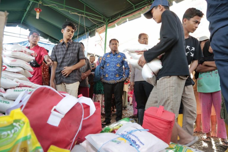 Pasca Banjir, Bupati Sergai Tinjau Kondisi Logistik dan Kesehatan Warga di Posko Tanjung Beringin