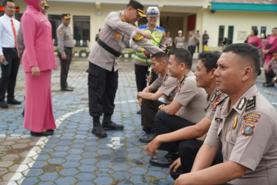34 Personel Polres Tanah Karo Naik Pangkat