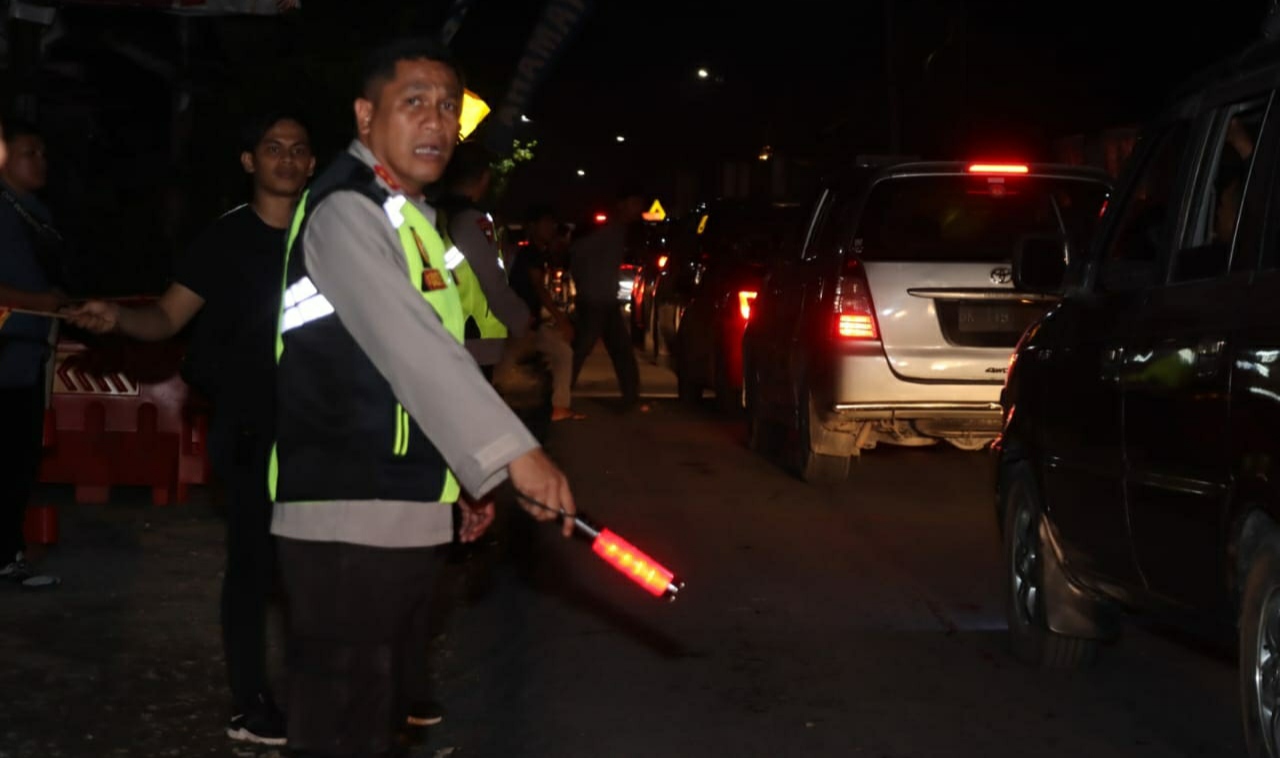 Polisi Berlakukan One Way Sepanjang Jalan Gereja Pematangsiantar