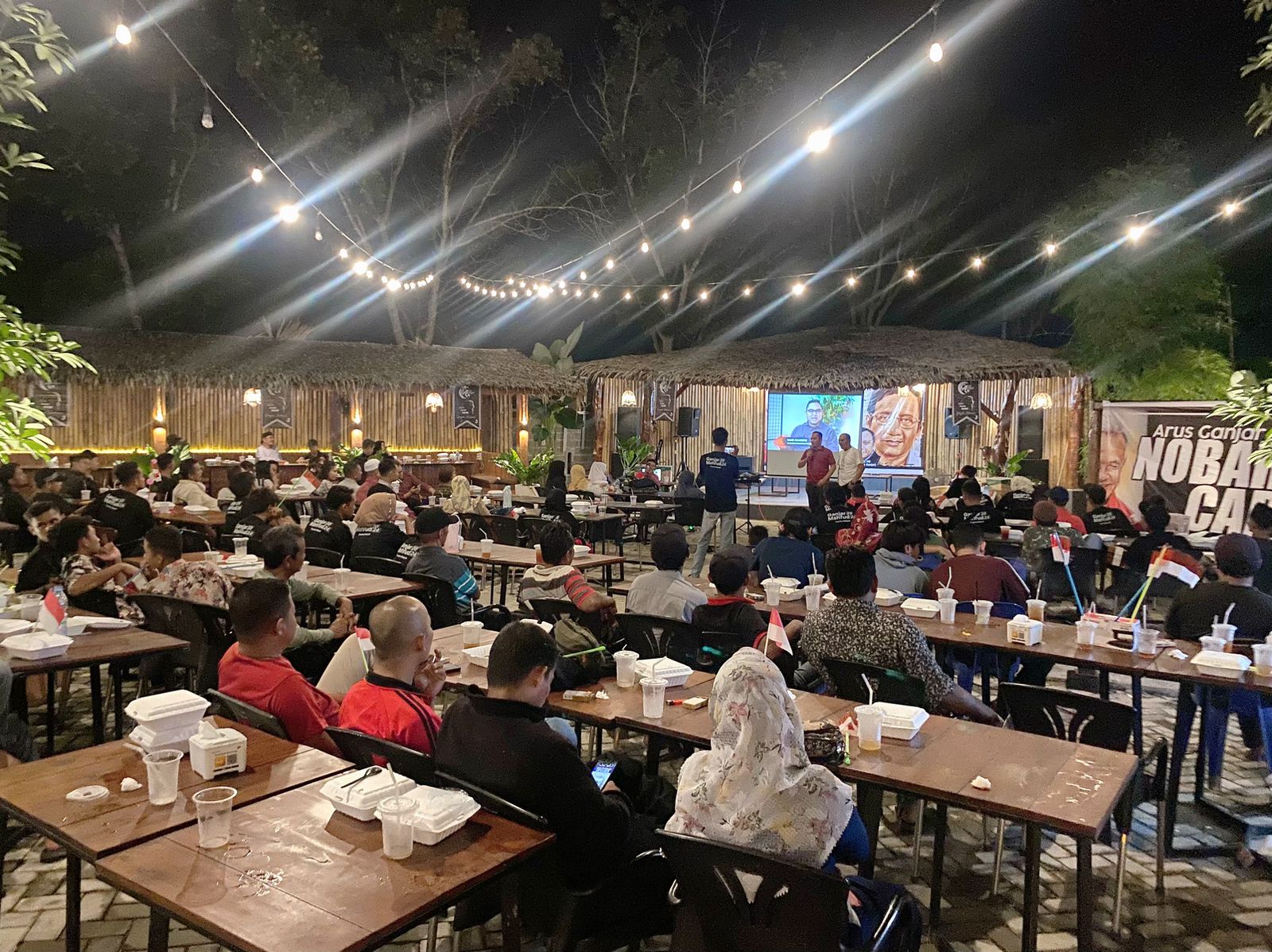 Relawan Arus Ganjar Gelar Nobar Debat Capres di Langkat, Warga Sangat Antusias