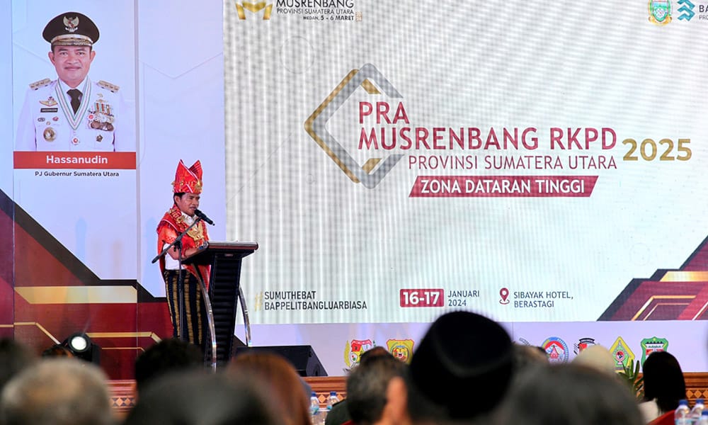 Kenakan Pakaian Adat Karo Buka Pra Musrenbang RKPD 2025 Zona Dataran Tinggi, Pj Gubernur Sumut Sebut Empat Prioritas Pembangunan Daerah