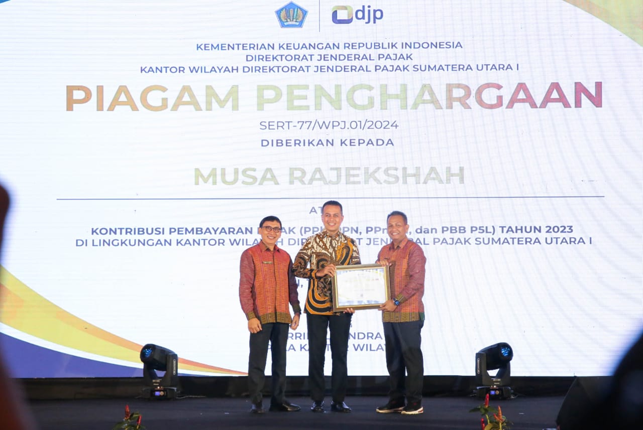 Mantan Wakil Gubernur Sumut Ini Terima Penghargaan di Taxpayer Awards Kanwil DJP