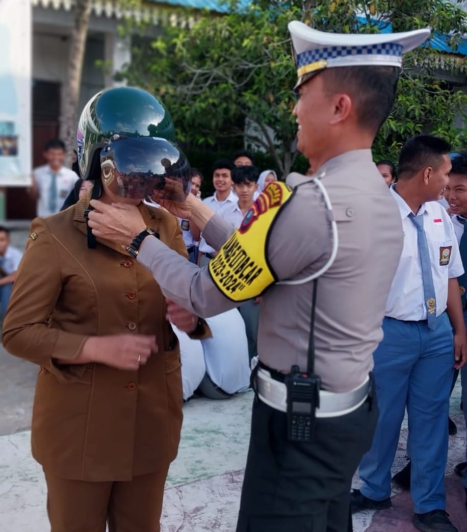 Satlantas Polres Belawan Gelar Kegiatan Police Goes to School di SMAN 20 Medan