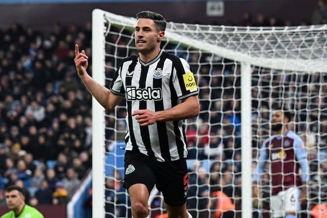 Liga Inggris: Newcastle Permalukan Aston Villa 3-1