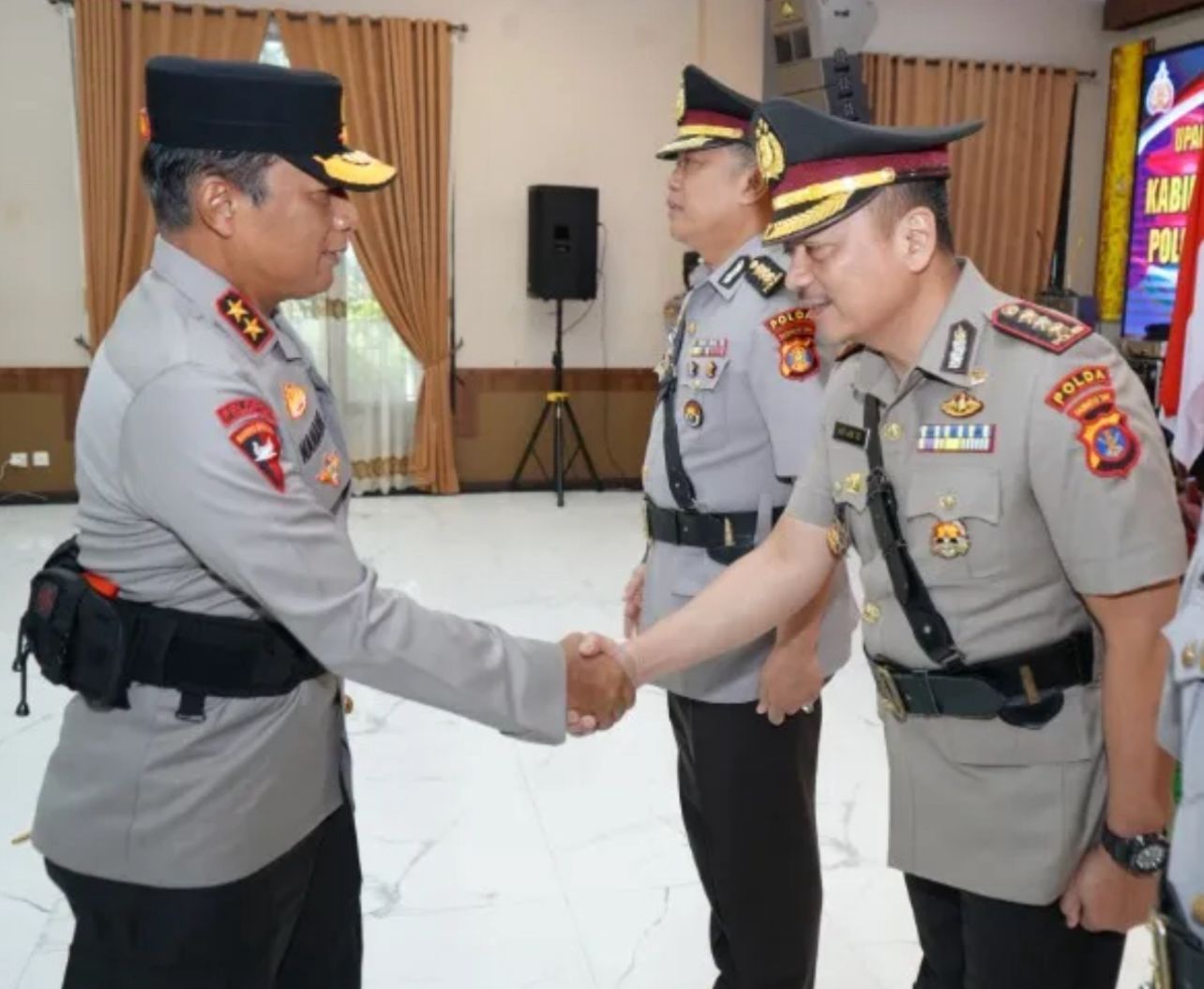 Kapolda Kaltim Pimpin Serah Terima Jabatan Kabid Humas Dan Kayanma Polda Kaltim