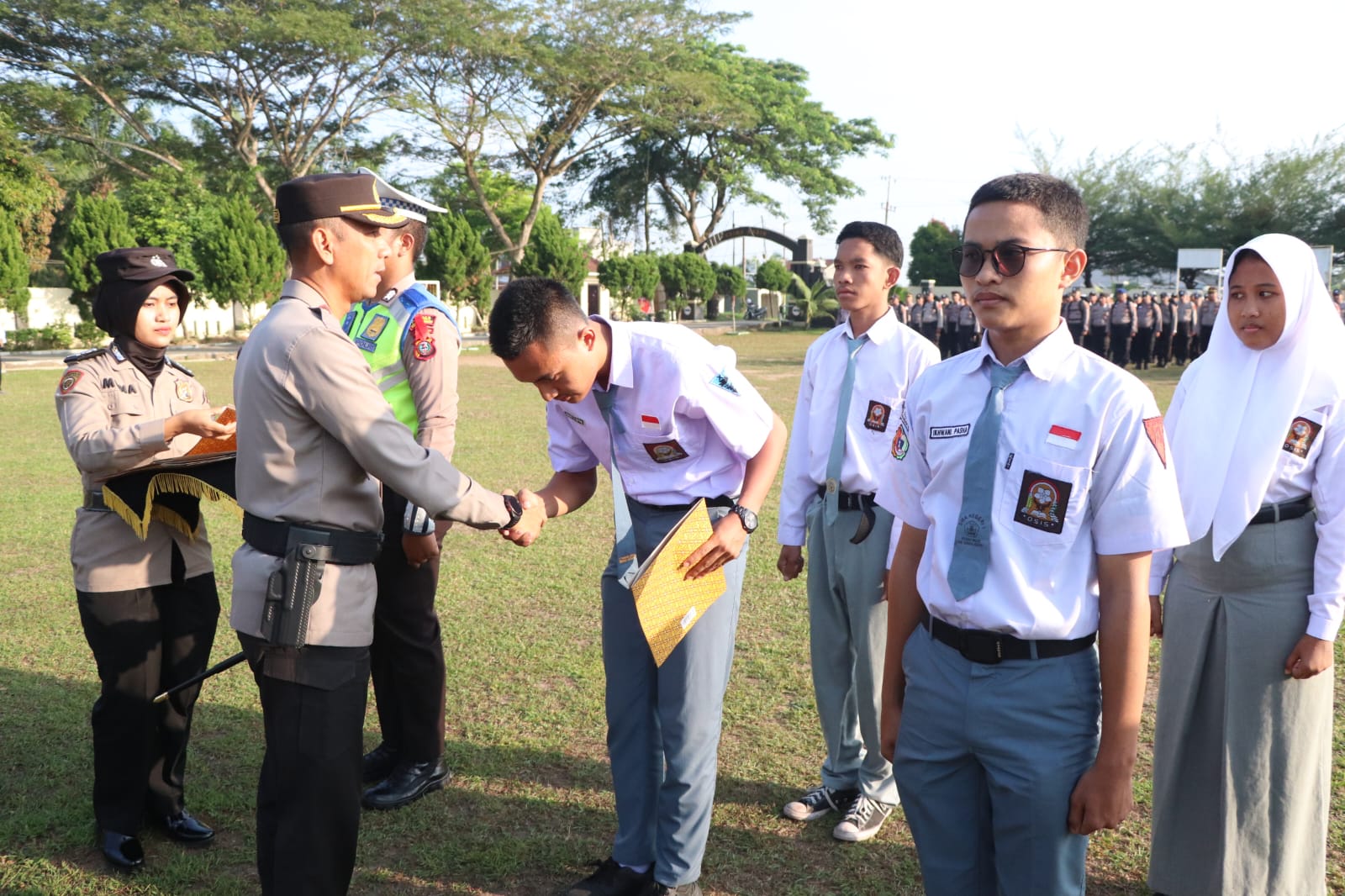 Penyerahan Hadiah Pemenang Lomba Fotografi Tingkat Pelajar se Sergai