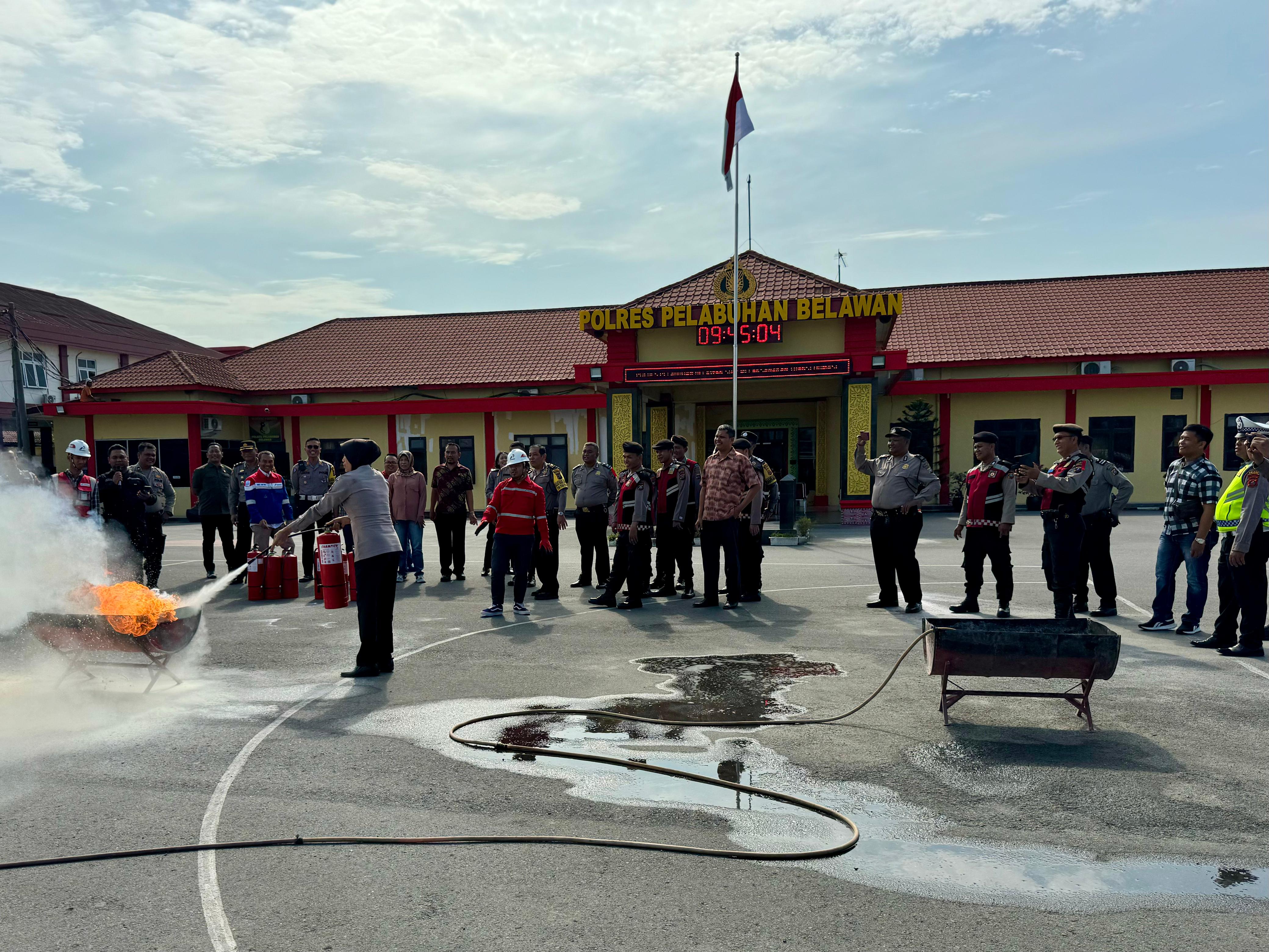 Pertamina Patra Niaga Laksanakan Pelatihan Penggunaan APAR