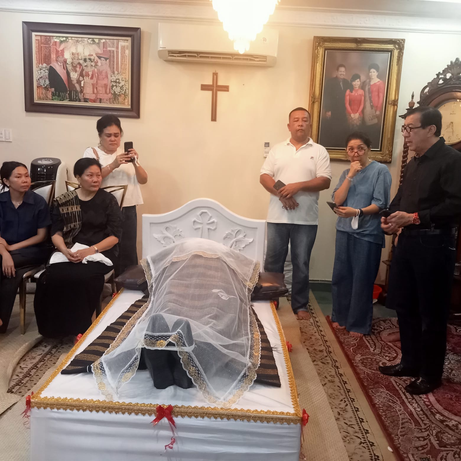 Yasonna Laoly dan Djarot Syaiful Hidayat Melayat ke Rumah Duka Baskami Ginting