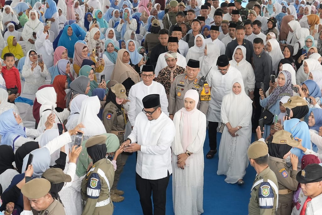 Bobby Nasution Peringati Isra Mikraj di Masjid Raya Al Mashun