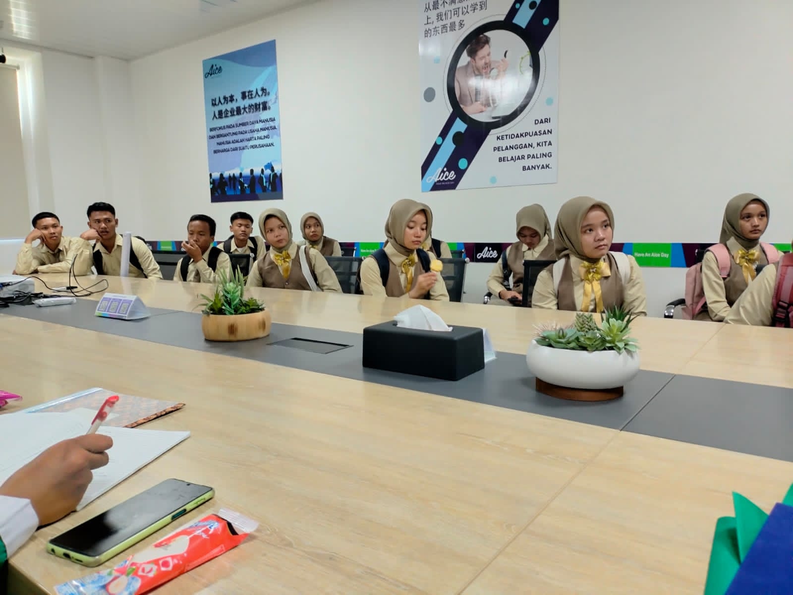 Siswa SMK Al Washliyah 2 Perdagangan Laksanakan Kunjungan Industri