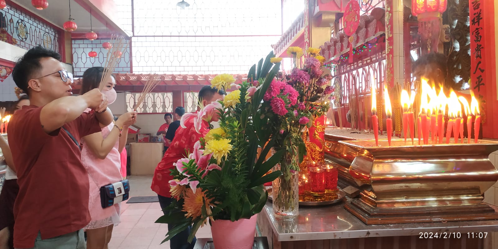 Masyarakat Tionghoa di Pematangsiantar Rayakan Imlek dengan Sembahyang di Vihara