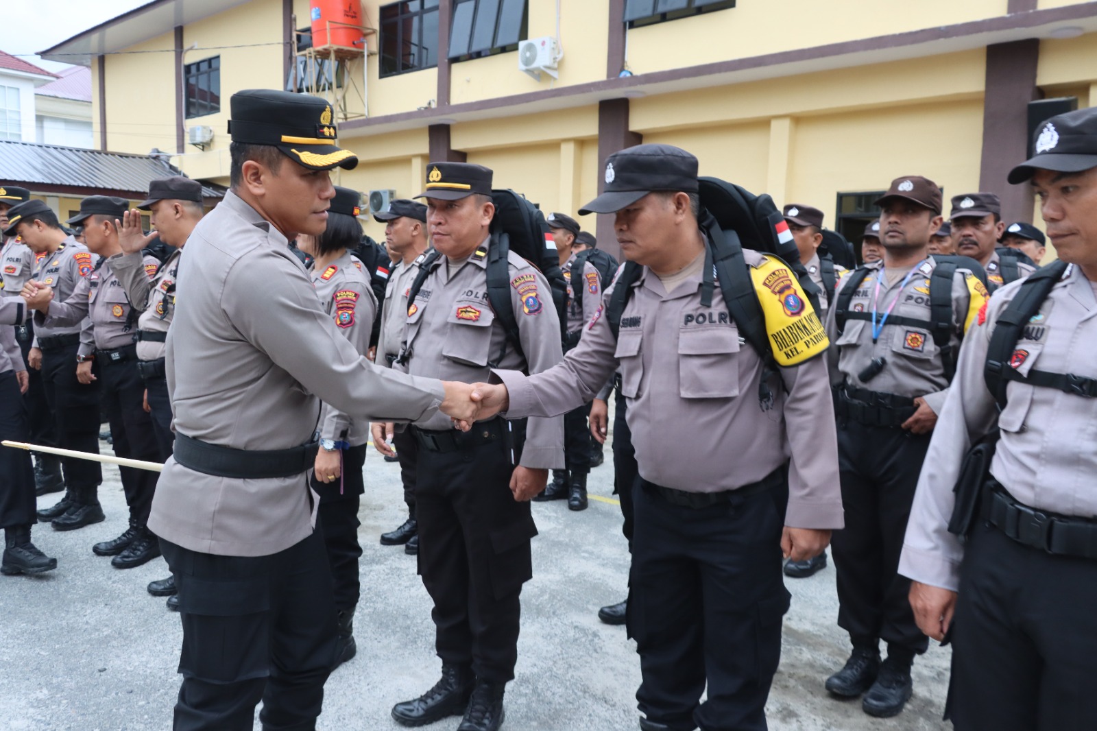 Kapolres Pematangsiantar Pimpin Pergeseran Pasukan Pengamanan TPS Pemilu 2024