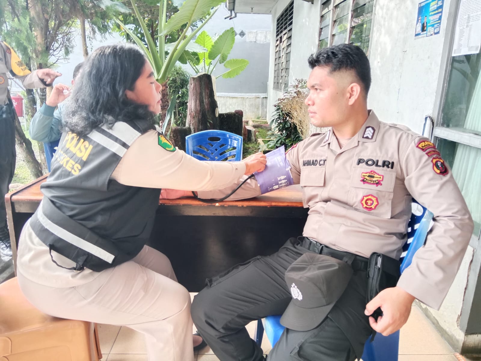 Dokkes Polres Pematangsiantar Keliling Beri Pelayanan Kesehatan ke Petugas Pemilu 2024