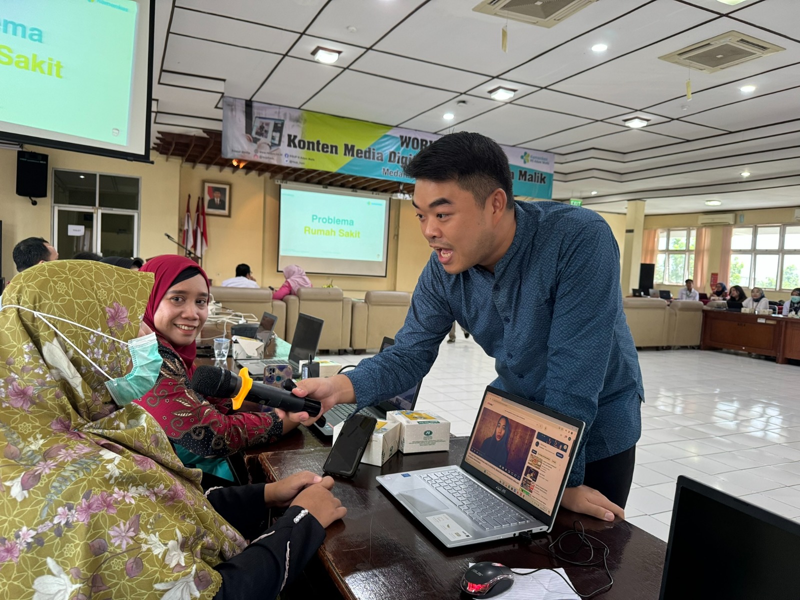 Nakes RS Adam Malik Belajar Jadi Content Creator Bersama Influencer Kesehatan Alvin Saputra
