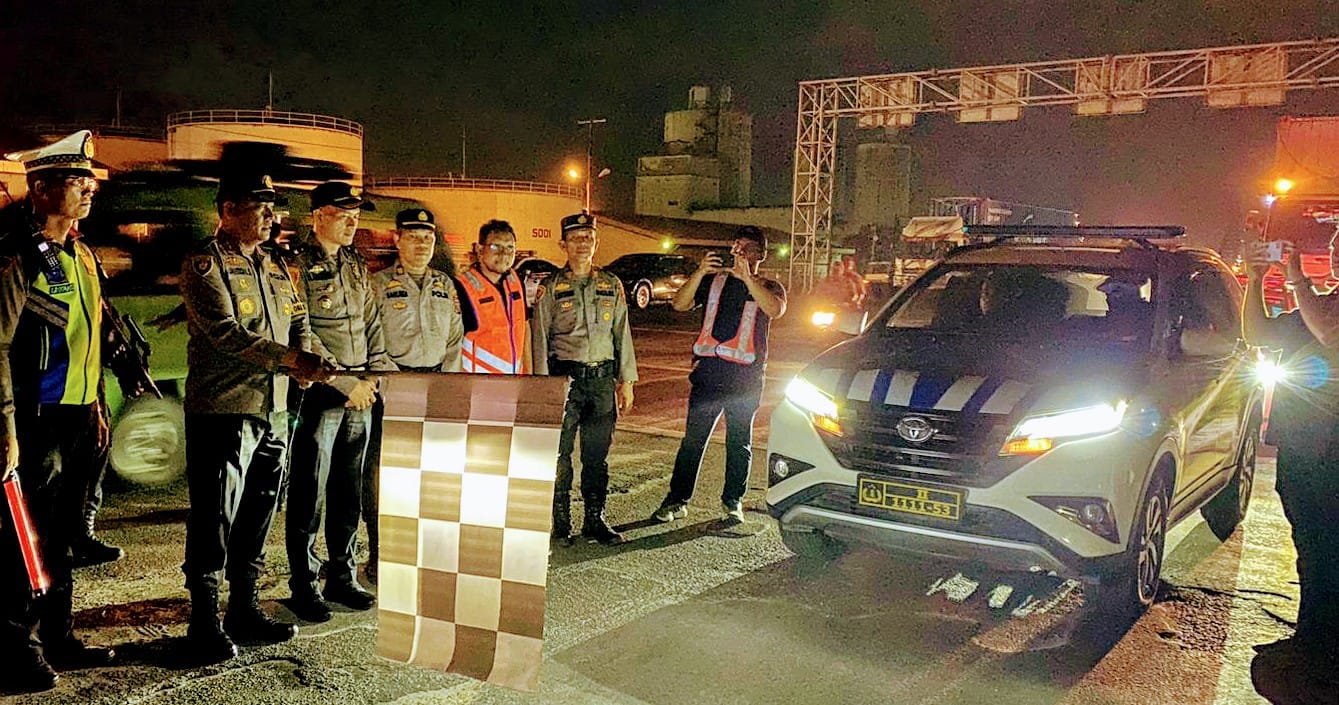 Polres Belawan Berangkatkan Logistik FIH2O ke Danau Toba