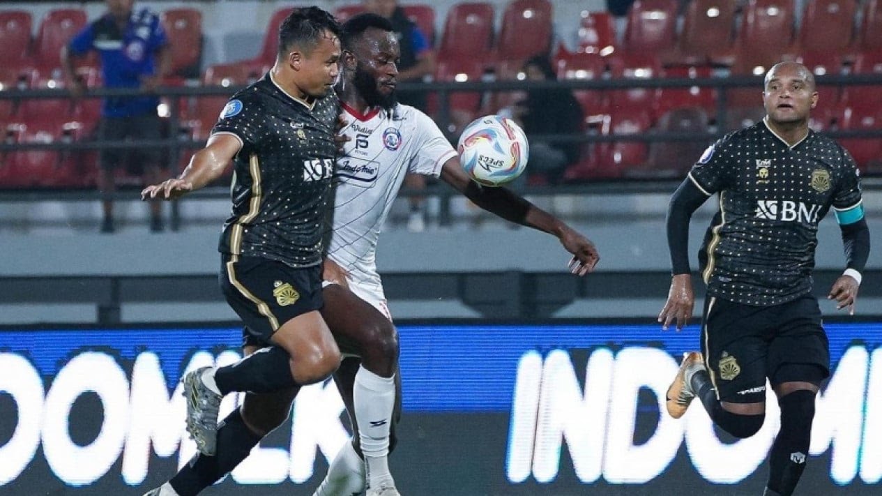 Laga Arema FC vs Bhayangkara FC Imbang 0-0