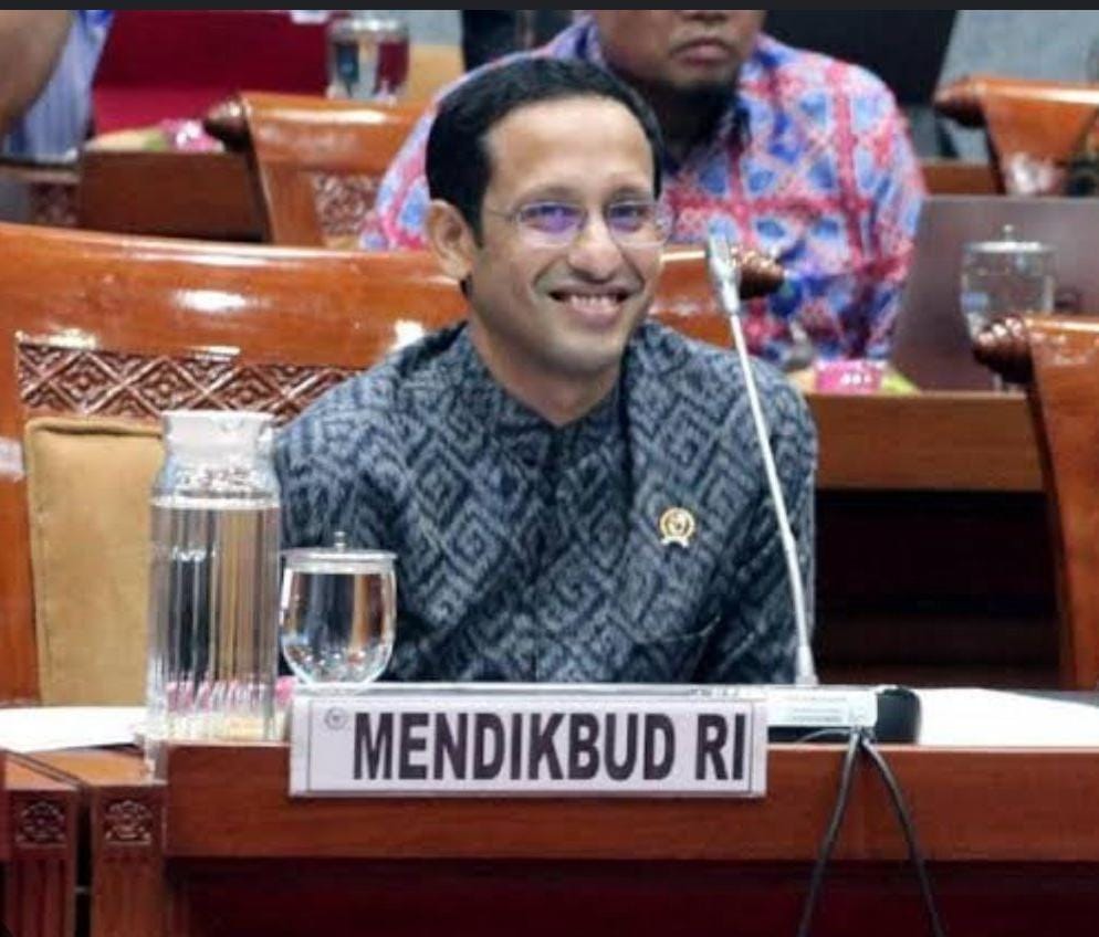 Nadiem Makarim Sahkan Peraturan Tunjangan Khusus untuk Guru