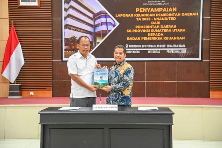Bupati Serahkan LKPD 2023-Unaudited Pemkab Humbahas ke BPK Perwakilan Sumut