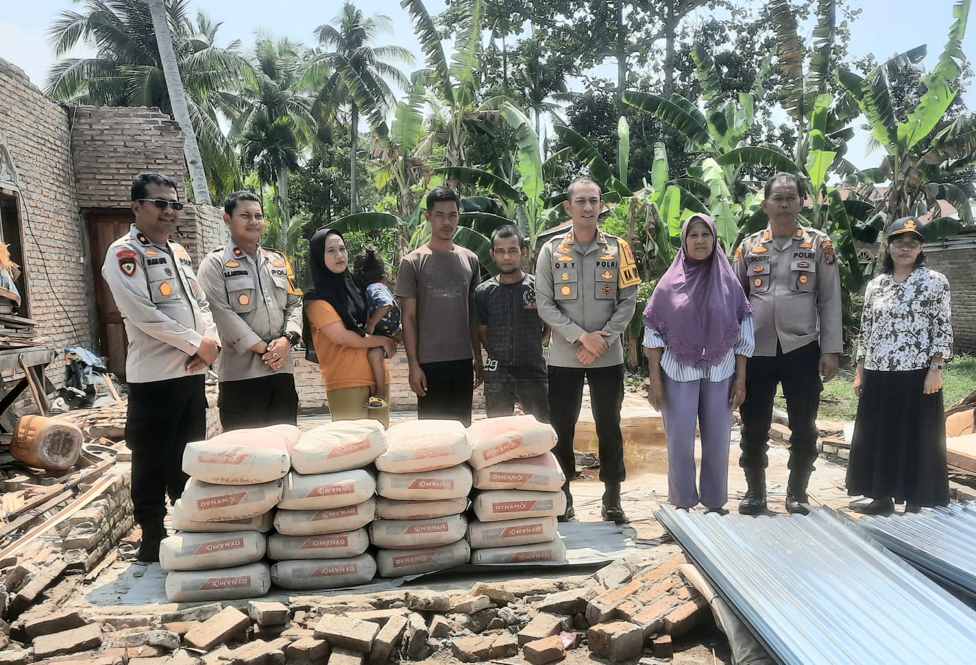 Polres Sergai Bantu Korban Terdampak Puting Beliung