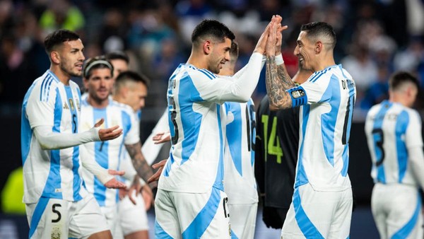 Argentina Tumbangkan El Salvador 3-0
