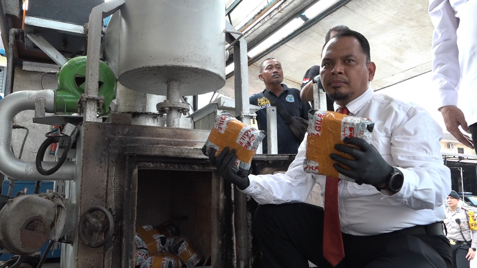 Polrestabes Medan Musnahkan Sabu dan Pil Happy Five