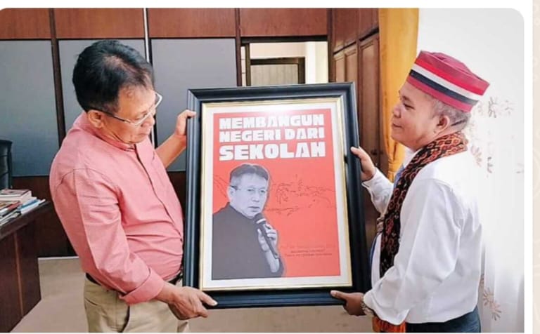 Prof Syawal Gultom Terima Penghargaan dari Lembaga Konsultasi Pendidikan Citra Sumut