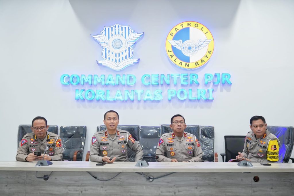 Kakorlantas Polri Lakukan Pengecekan Kesiapan Command Center di KM 29 dan KM 188 Cirebon
