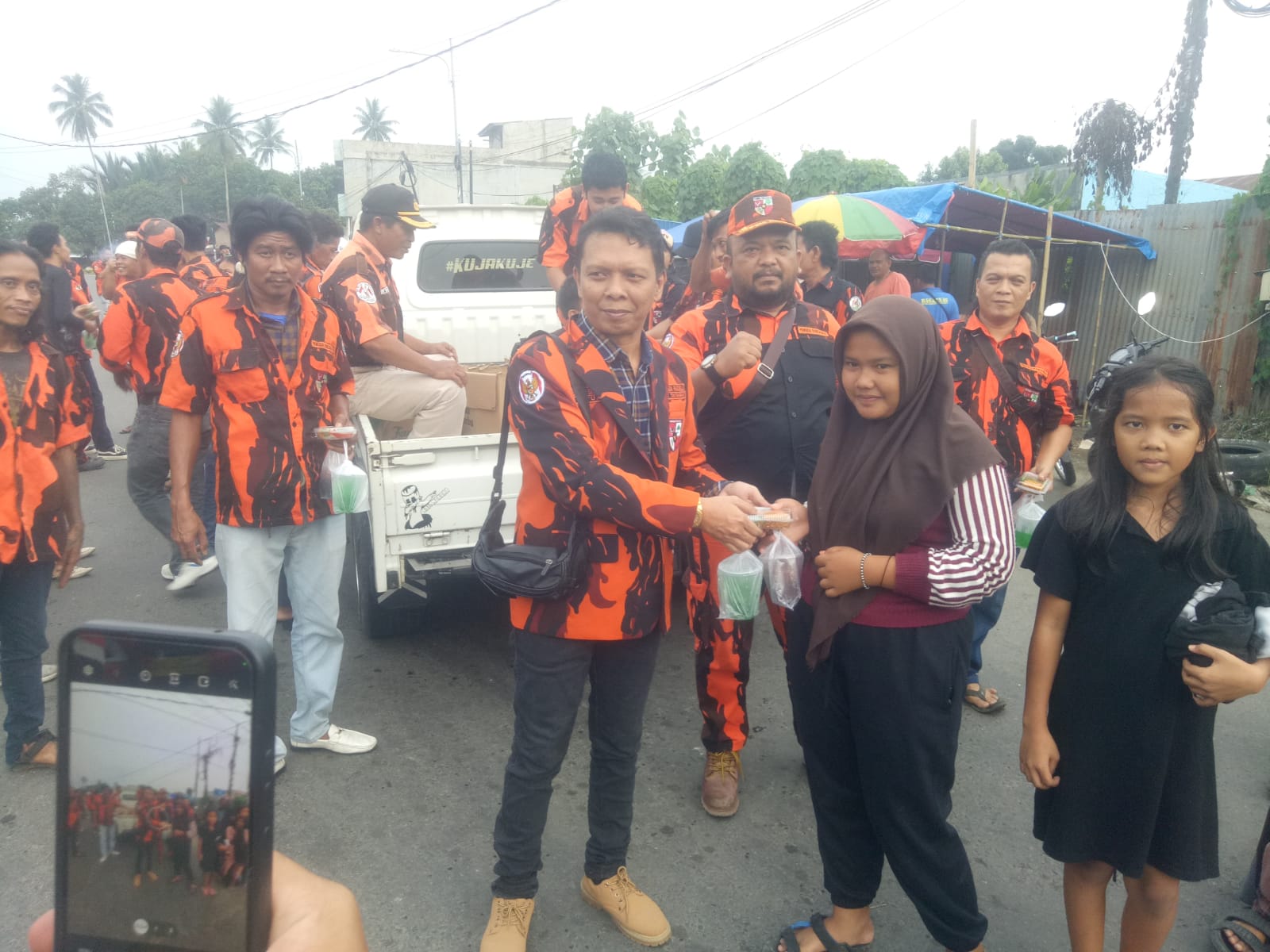 PAC PP Medan Tuntungan Bagi-bagi Takjil di Awal April
