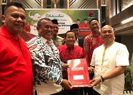 Nikson Nababan Serahkan Berkas Pencalonan Gubernur Sumut ke PDIP