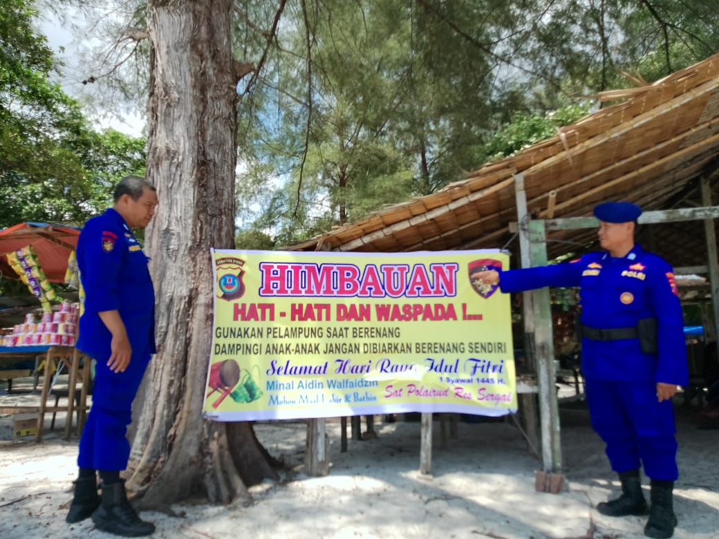 Satpol Airud Sergai Pasang Spanduk Imbauan Kamtibmas di Lokasi Objek Wisata Pantai
