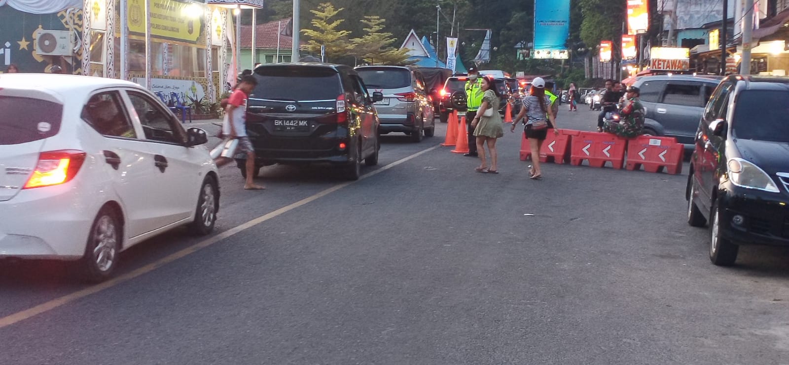 Antisipasi Macet, Rekayasa Arus Lalulintas Diberlakukan di Kota Wisata Parapat