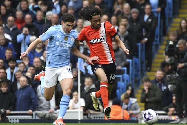 Liga Inggris, Manchester City Giling Luton Town