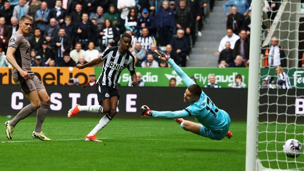 Liga Inggris, Newcastle United Bantai Tottenham Hotspur