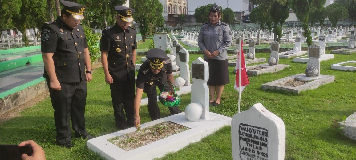 Peringati HBP ke 60, Lapas Pancurbatu Ziarah Ke Taman Makam Pahlawan Bukit Barisan