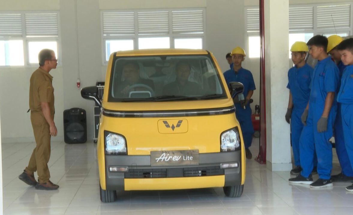 Transformasi Pendidikan Vokasi: Kado Mobil Listrik dari Presiden Jokowi