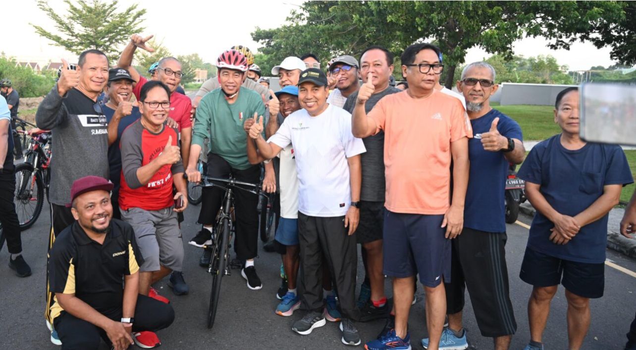 Pagi di Mataram, Presiden Jokowi Gowes Sepeda Bambu