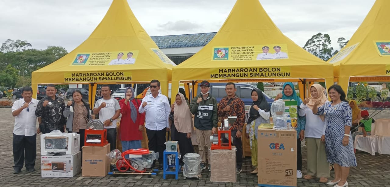 Pemkab Simalungun Serahkan Bantuan Alat Produksi untuk Pelaku UMKM