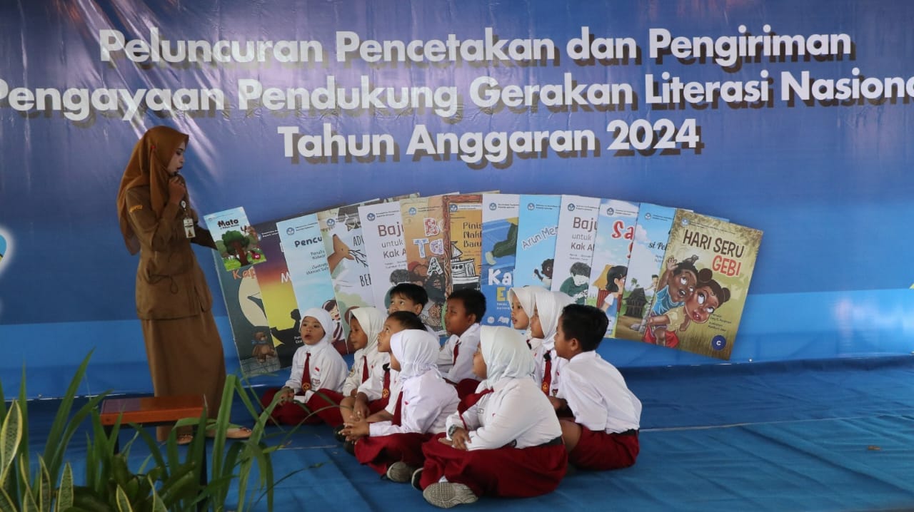 Lebih 4 Juta Eksemplar Buku Terbitan Kemendikbudristek Didistribusikan ke Sekolah di Indonesia